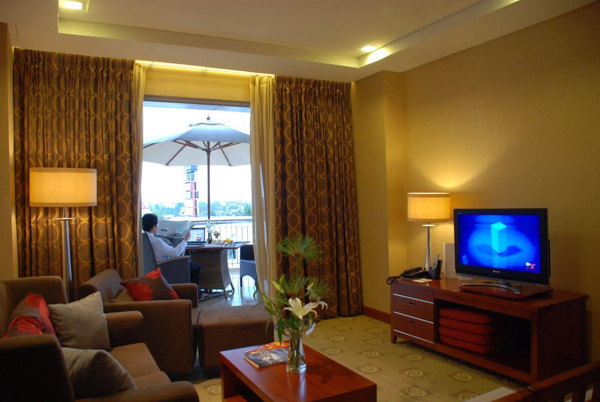 The Avenue Plaza Hotel Naga  Extérieur photo
